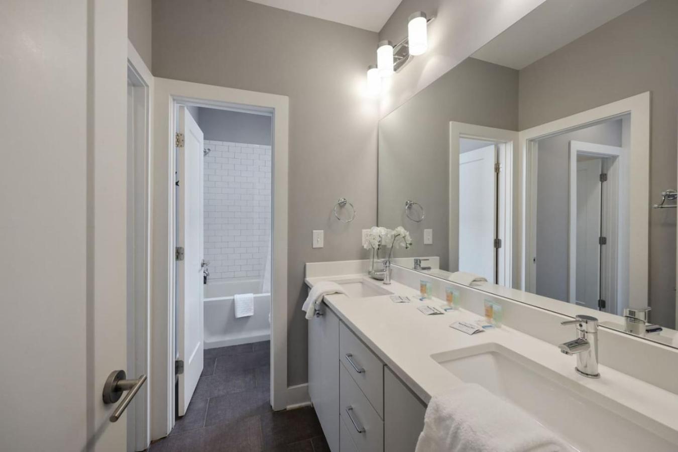 Holiday home Southside Extraordinaire Walk To Gulch Lux Four Bedroom *