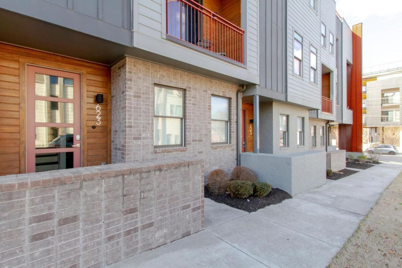 Modern Townhome With Gorgeous Patio Space Holiday home