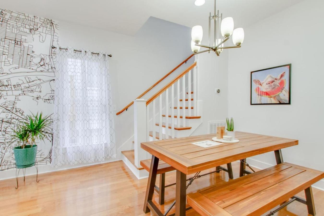 Vibrant Trendy Two Bedroom Near Marathon Village * Nashville