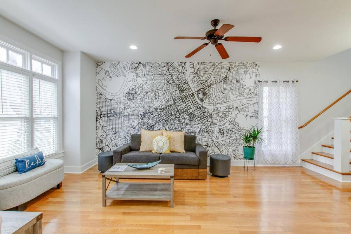 Vibrant Trendy Two Bedroom Near Marathon Village
