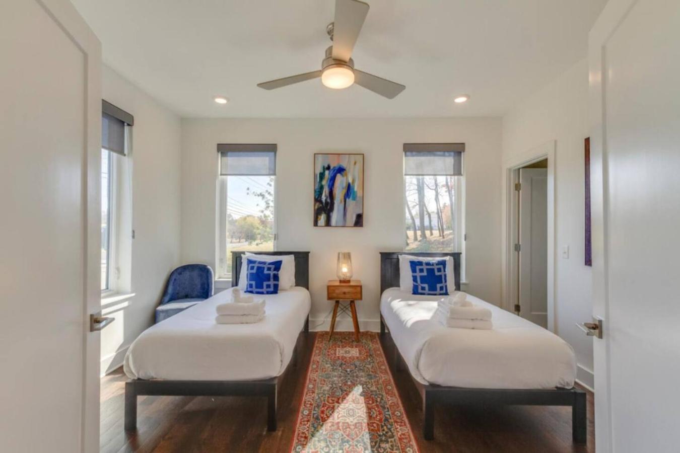 Sleek Large Retreat 9 Beds Modern Kitchen Nashville