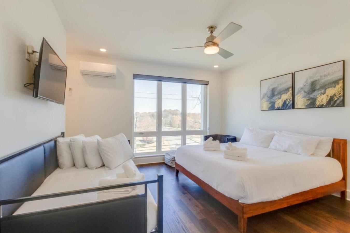 Holiday home Sleek Large Retreat 9 Beds Modern Kitchen