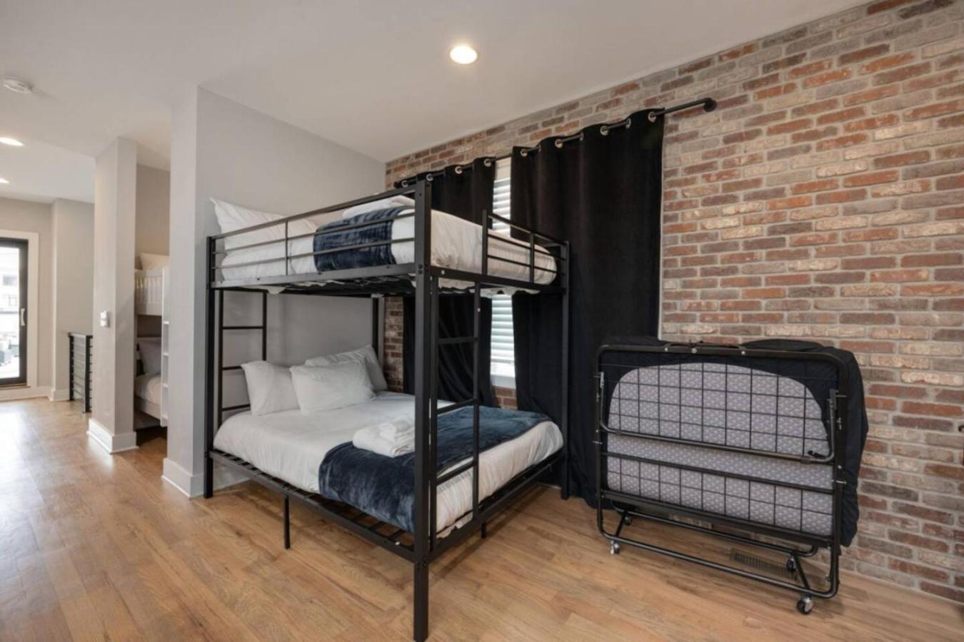 Luxe Rooftop Lounge With Views And Games Holiday home Nashville