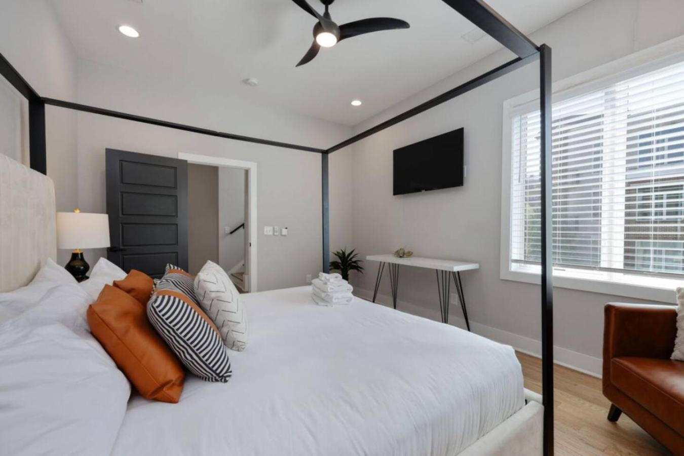 Holiday home Luxe Rooftop Lounge With Views And Games Nashville