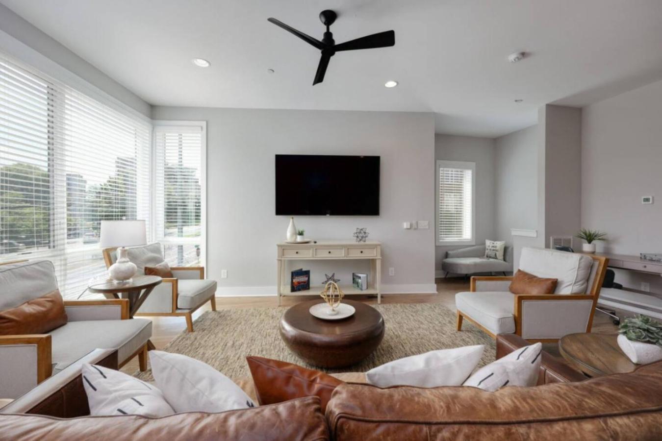 Holiday home Luxe Rooftop Lounge With Views And Games *
