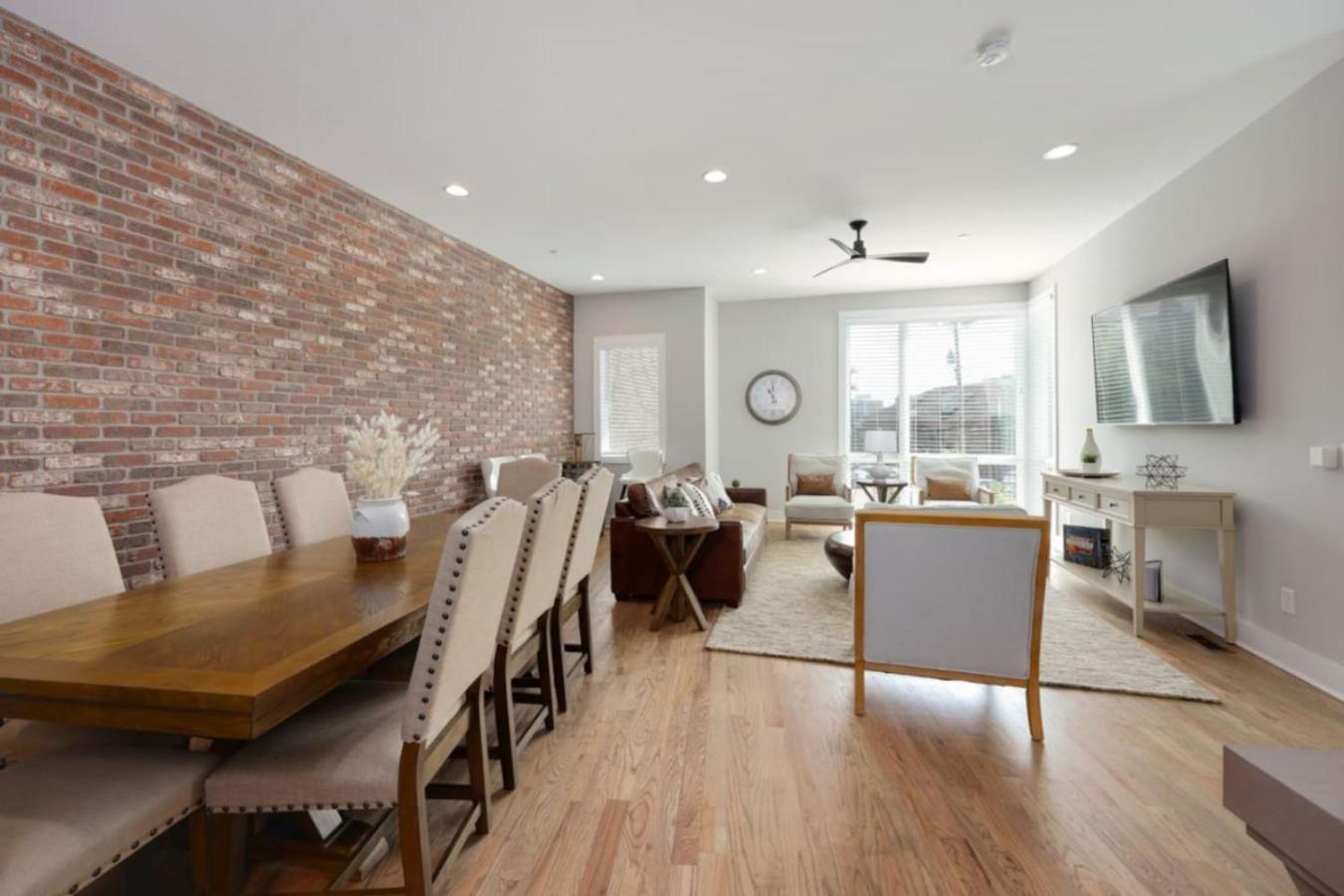 Luxe Rooftop Lounge With Views And Games Holiday home Nashville