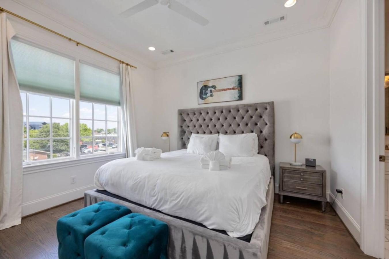 Weho Indie 3 Bedroom 3 Bath Just 1.3 Miles To Geodis Holiday home *