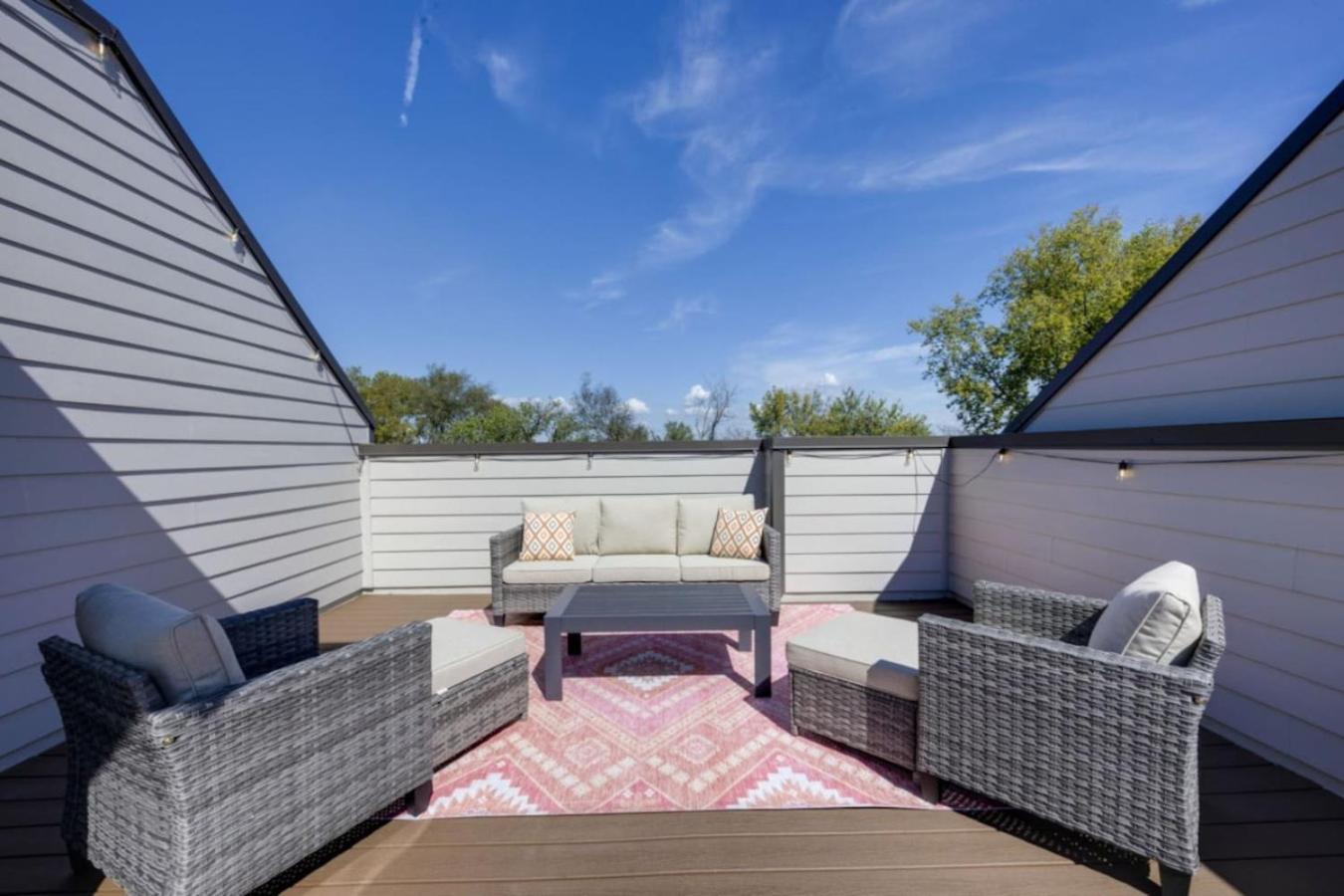 Holiday home Dolly And Denim 4 Bedroom 4.5 Bath With Spacious Rooftop