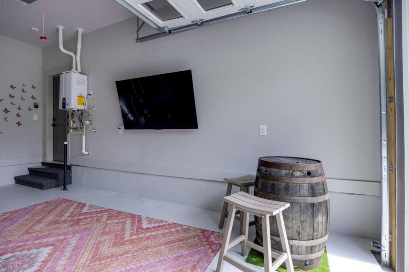 Dolly And Denim 4 Bedroom 4.5 Bath With Spacious Rooftop Holiday home