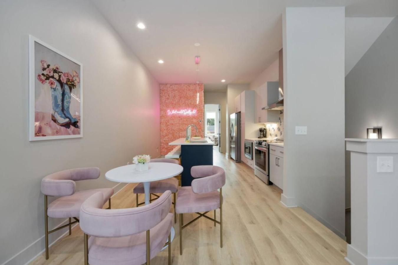 Dolly And Denim 4 Bedroom 4.5 Bath With Spacious Rooftop *