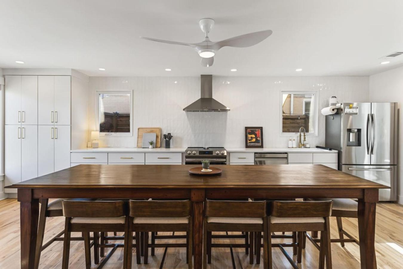 Walk To Restaurants Outdoor Patio With Grill And Fit Pit 1 Mile To Stadium And Downtown *