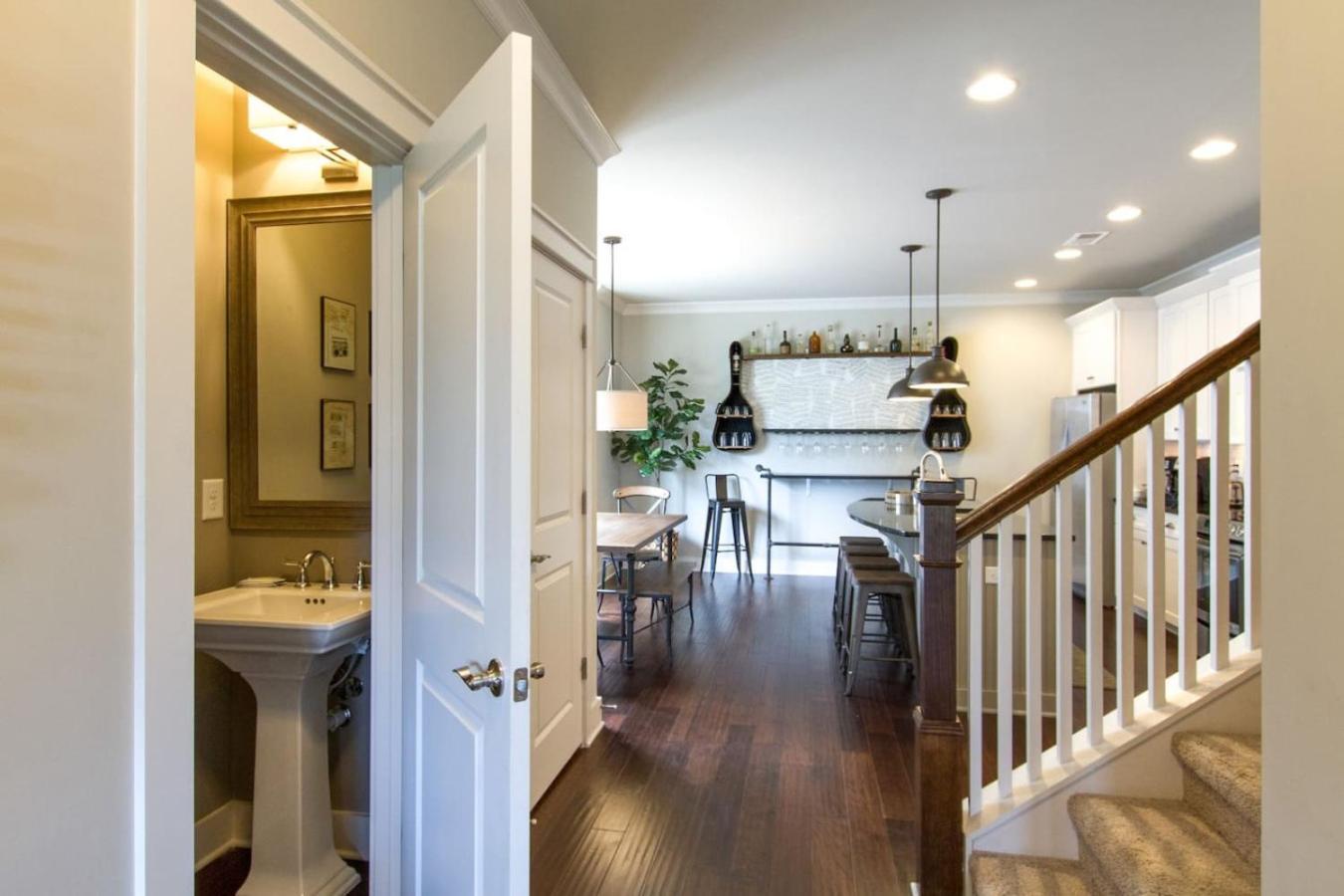 Downtown Dream Extra Bedding Minutes To Broadway Holiday home