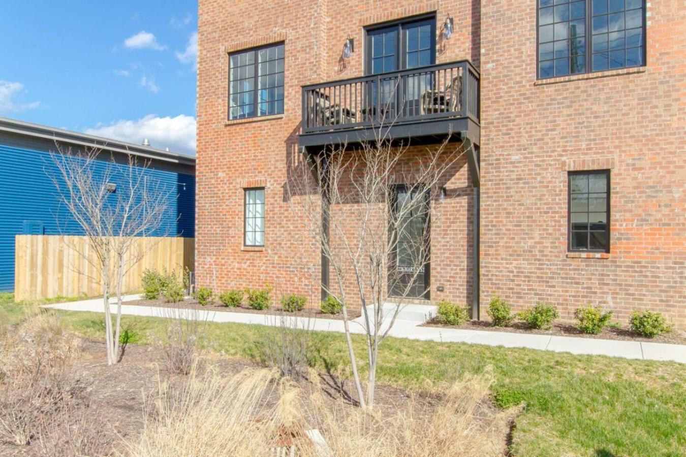 Downtown Luxury Large Townhome Lots Of Beds Holiday home Nashville