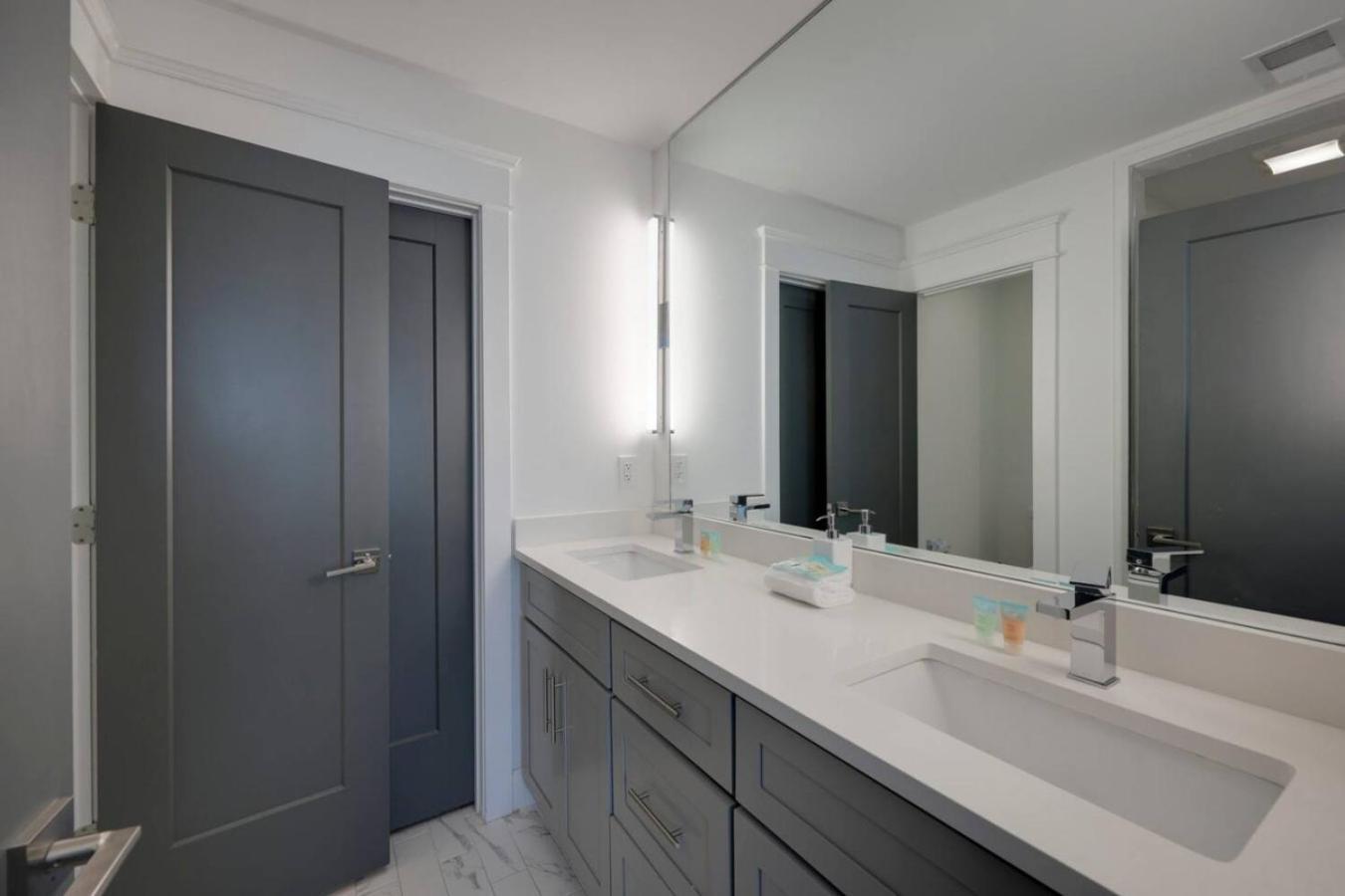 Double Townhomes Elegant Design Big Groups Holiday home Nashville