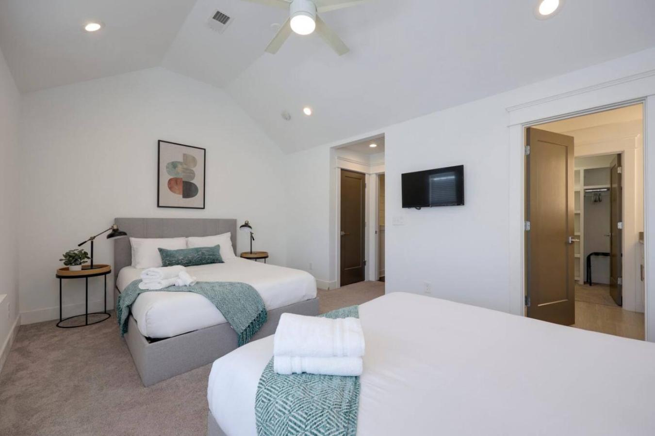 Holiday home Double Townhomes Elegant Design Big Groups *