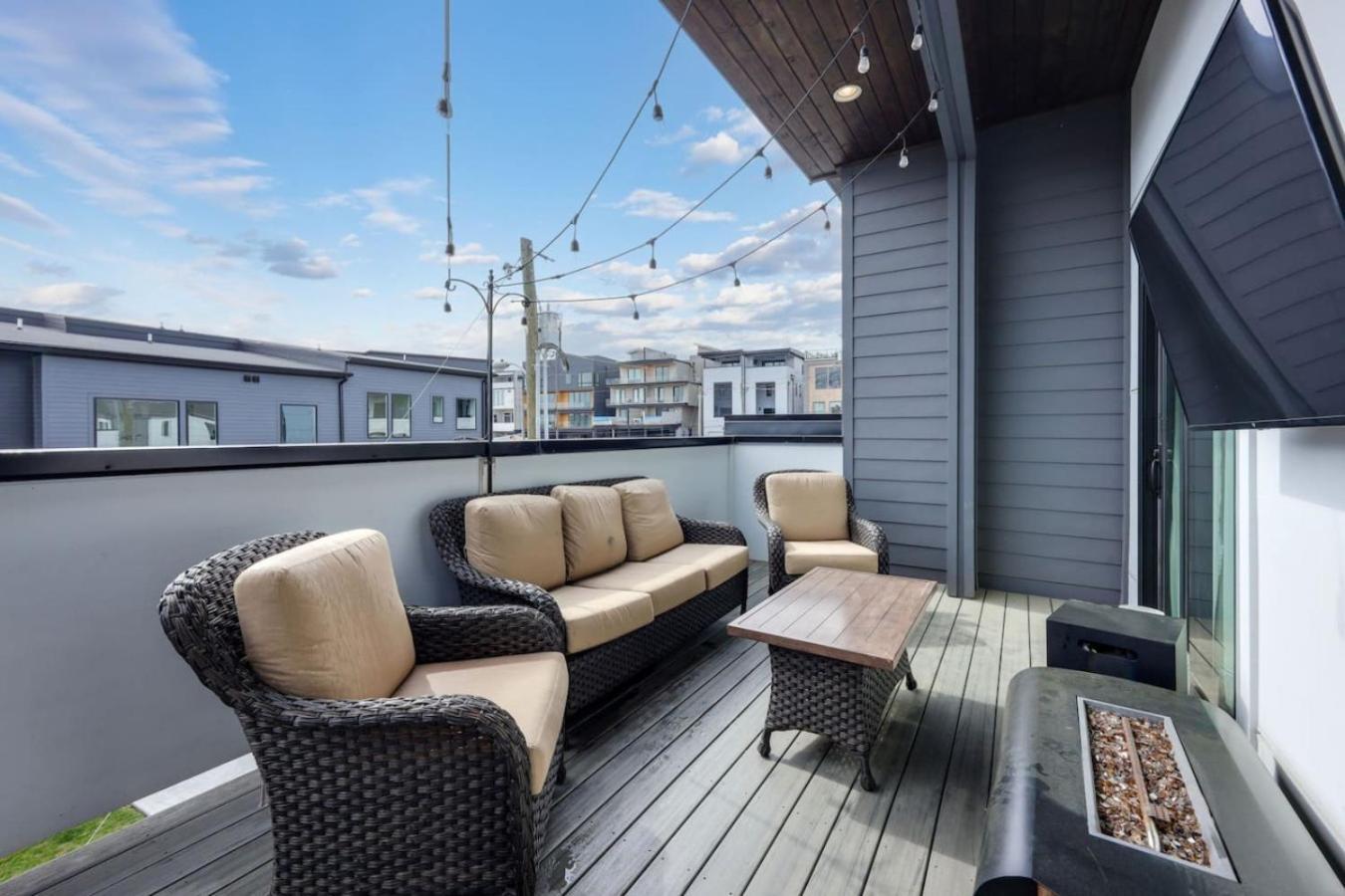 Two Townhomes Blue Dreams And Rustic Elegance Holiday home Nashville