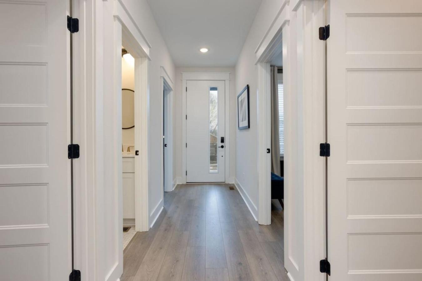 Premier Townhome East Minutes Downtown Holiday home