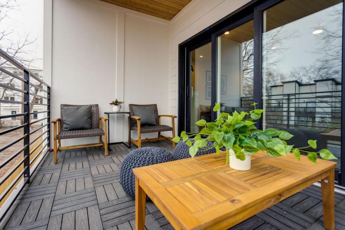 Holiday home Premier Townhome East Minutes Downtown