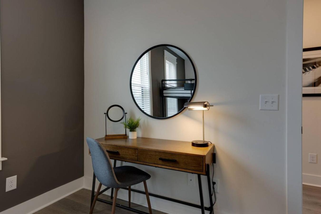 Holiday home Premier Townhome East Minutes Downtown *