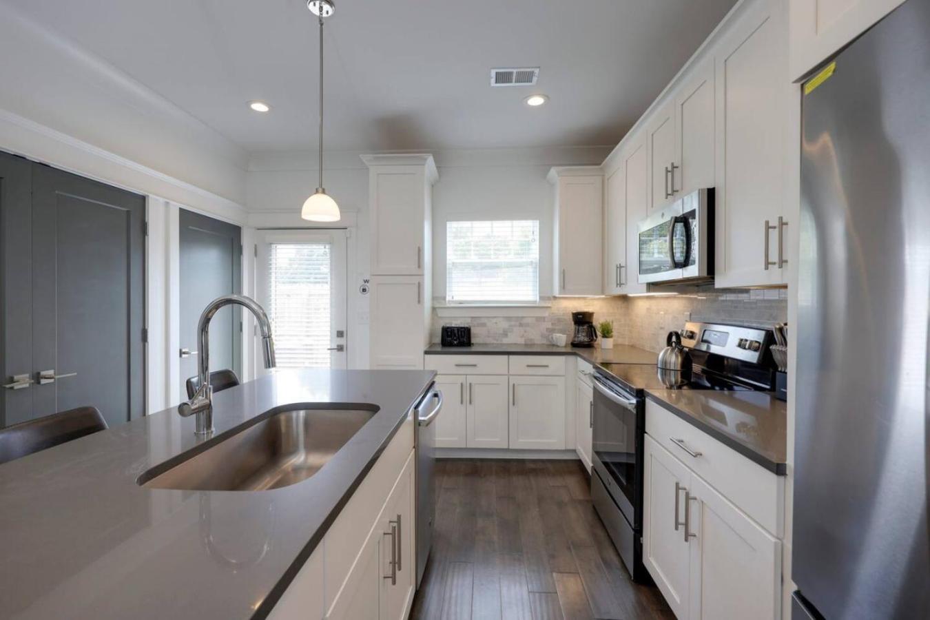 Two Spectacular Homes For Twenty Guests With Outdoor Patio Holiday home Nashville