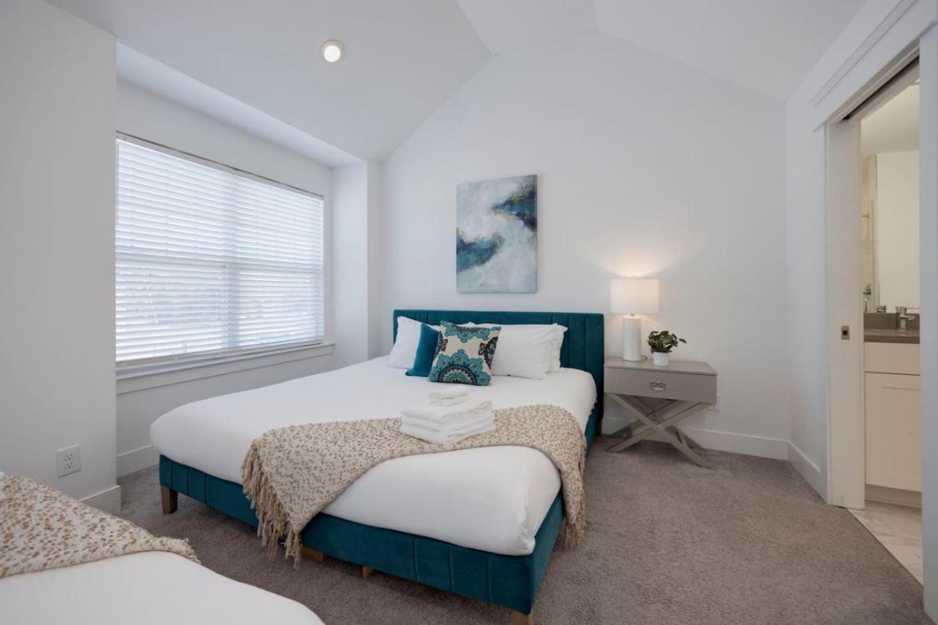 Two Gorgeous Homes Twenty Guests Amazing Location