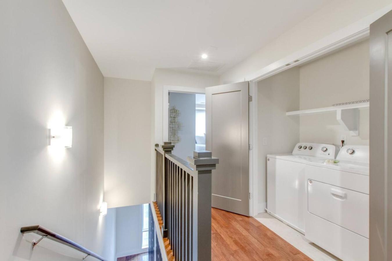 Holiday home Ultra Luxury Minutes To Broadway Comfy Beds *