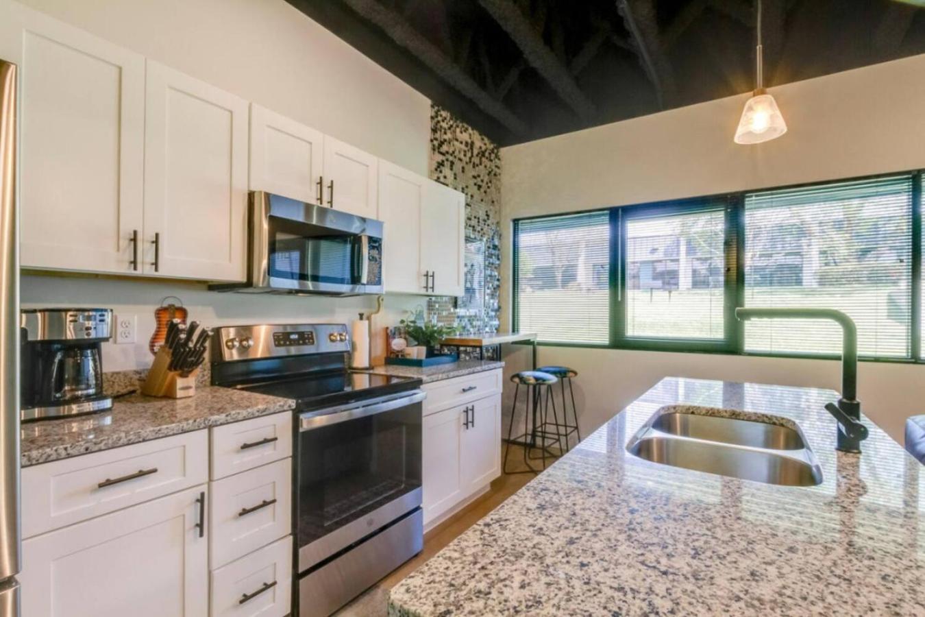 Vibrant Retreat - South * Nashville