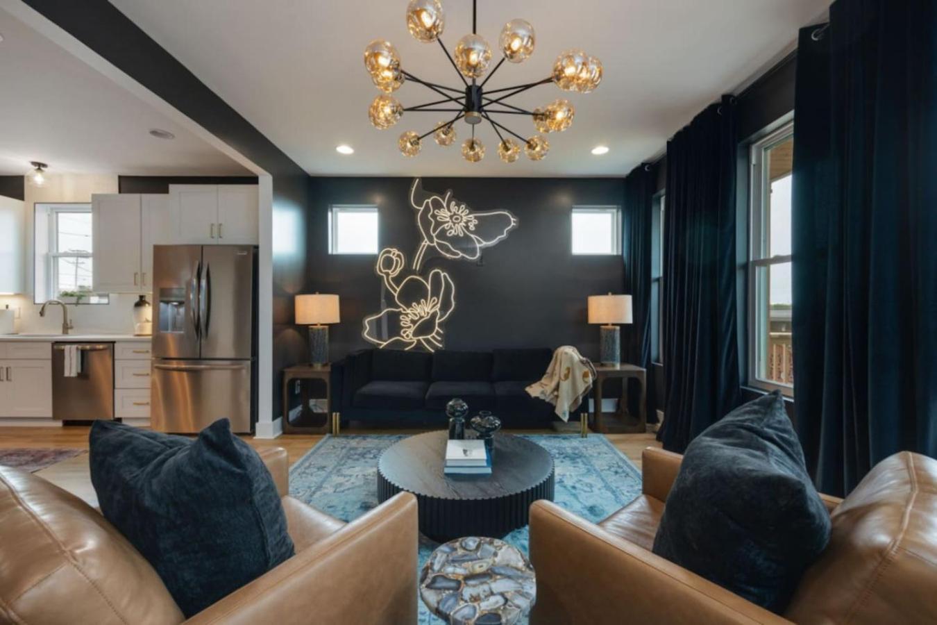 Nations Elegance Rooftop And Private Patio Holiday home *