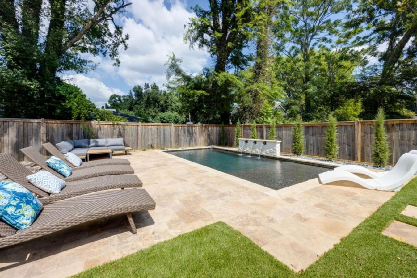 East Bliss Pool And Putt Putt Paradise