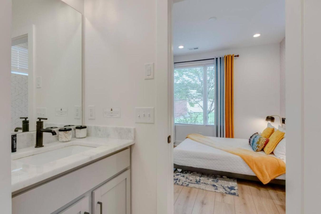 10 Mins To Broadway Rooftop Patio And Putting Holiday home