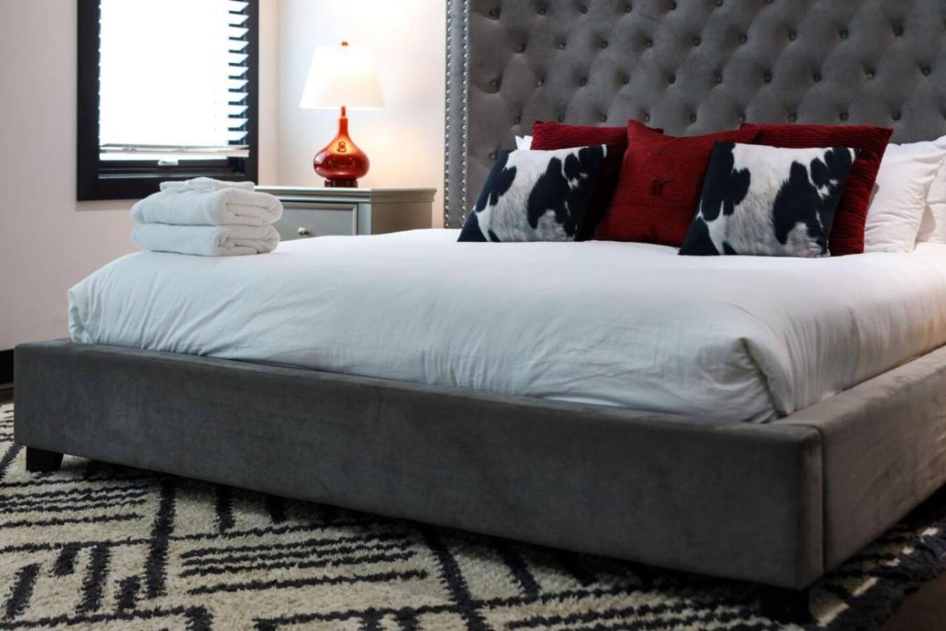 Urban Elegance Rooftop Lounge With Hot Tub Holiday home