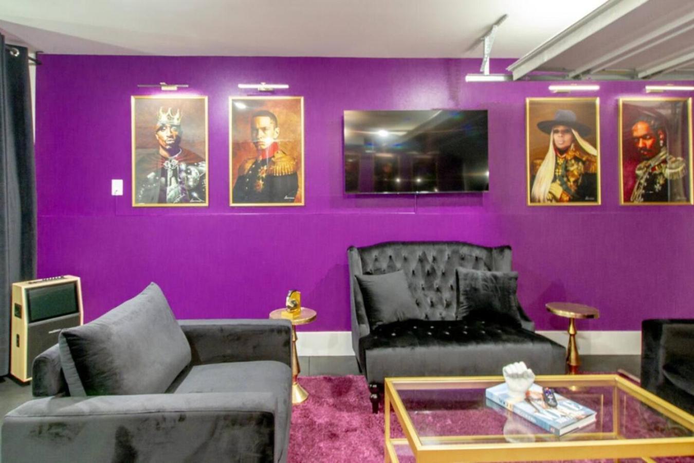 Holiday home The Ultimate Hip-hop Haven With Rooftop Patio *