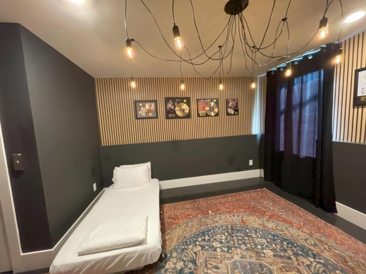 Holiday home The Ultimate Hip-hop Haven With Rooftop Patio Nashville