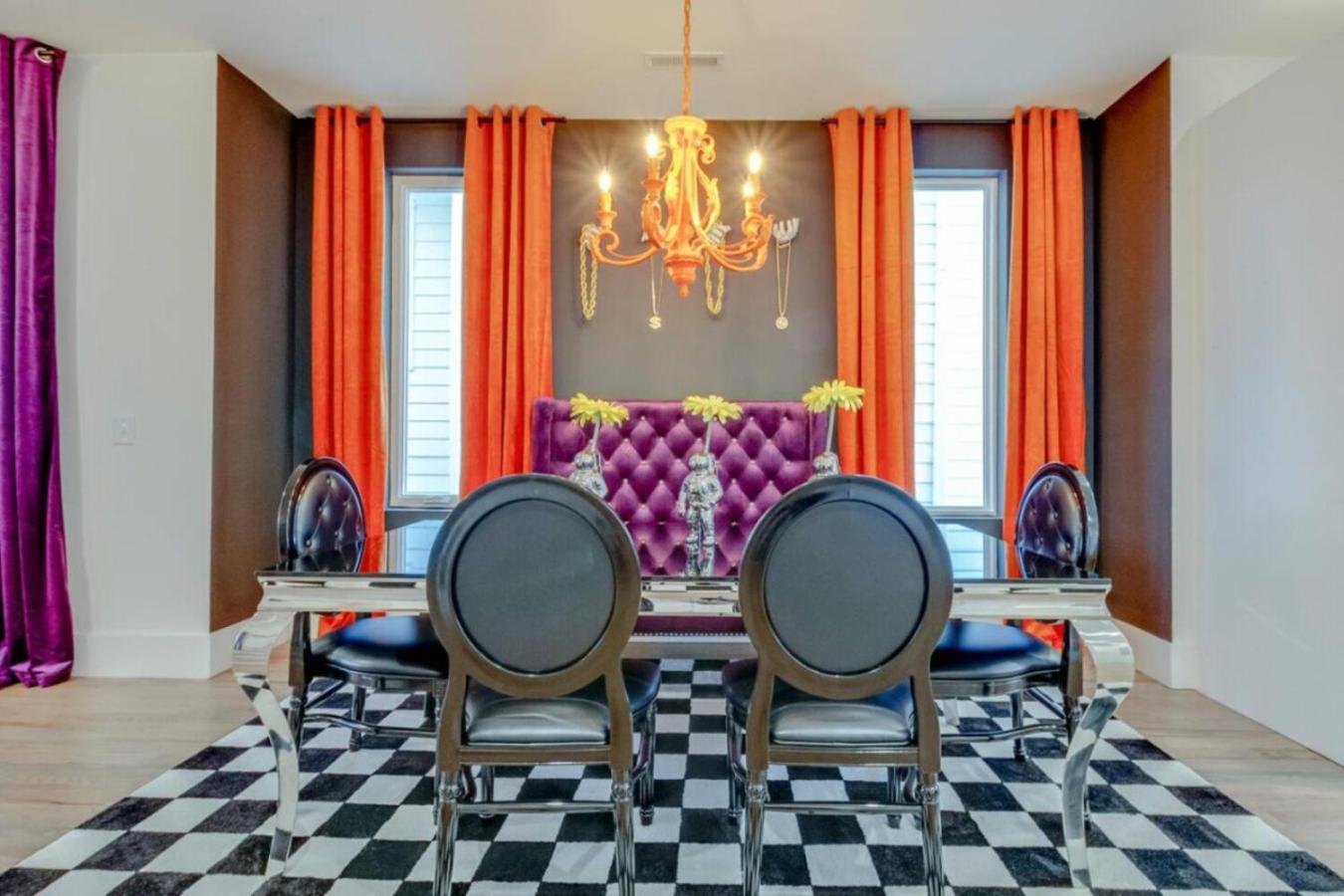 The Ultimate Hip-hop Haven With Rooftop Patio Holiday home