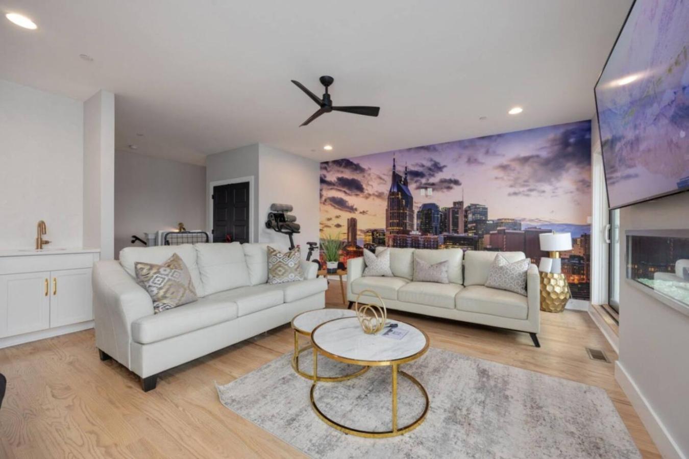 Metro Charm - Rooftop Lounge - Hot Tub Holiday home Nashville