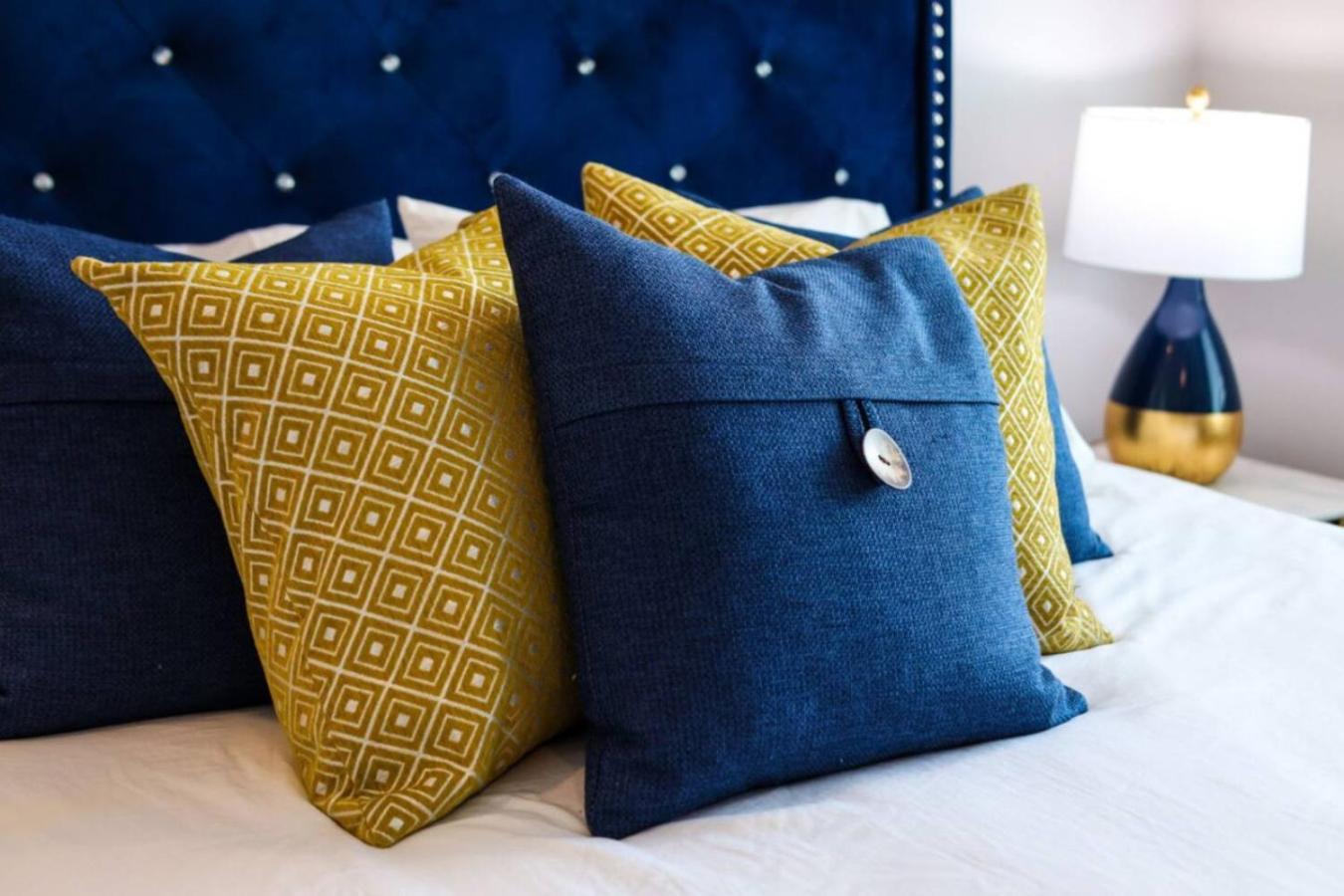 Metro Charm - Rooftop Lounge - Hot Tub