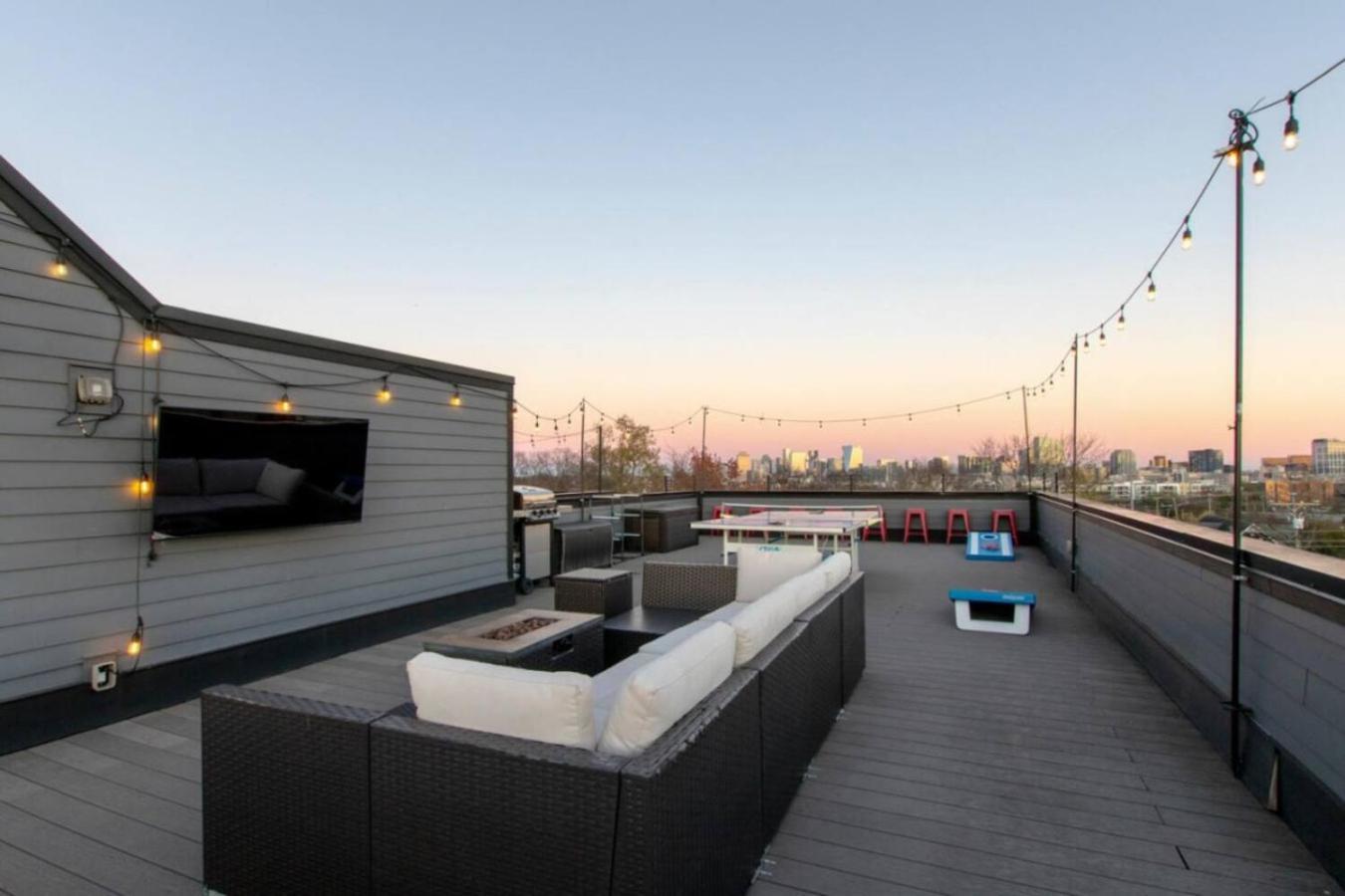 Holiday home Spacious And Modern 2 Rooftops Stage Games And *