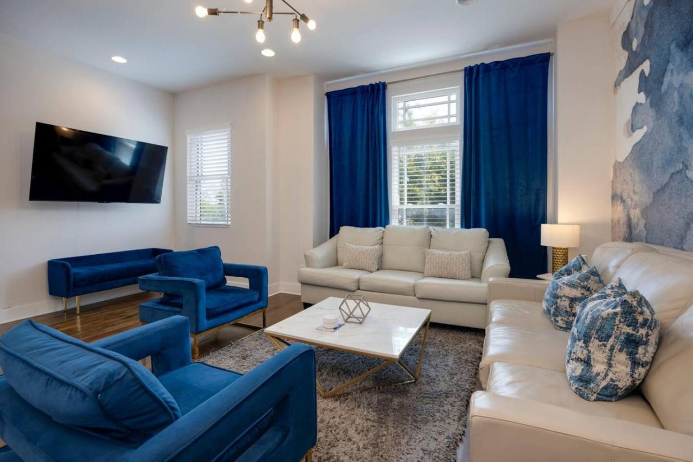 Holiday home Two Townhomes - Hot Tubs And Rooftop Balconies Nashville