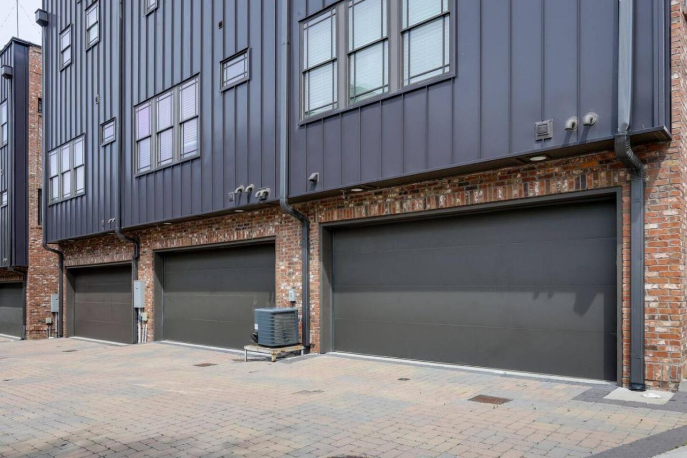 Two Townhomes - Hot Tubs And Rooftop Balconies Holiday home Nashville
