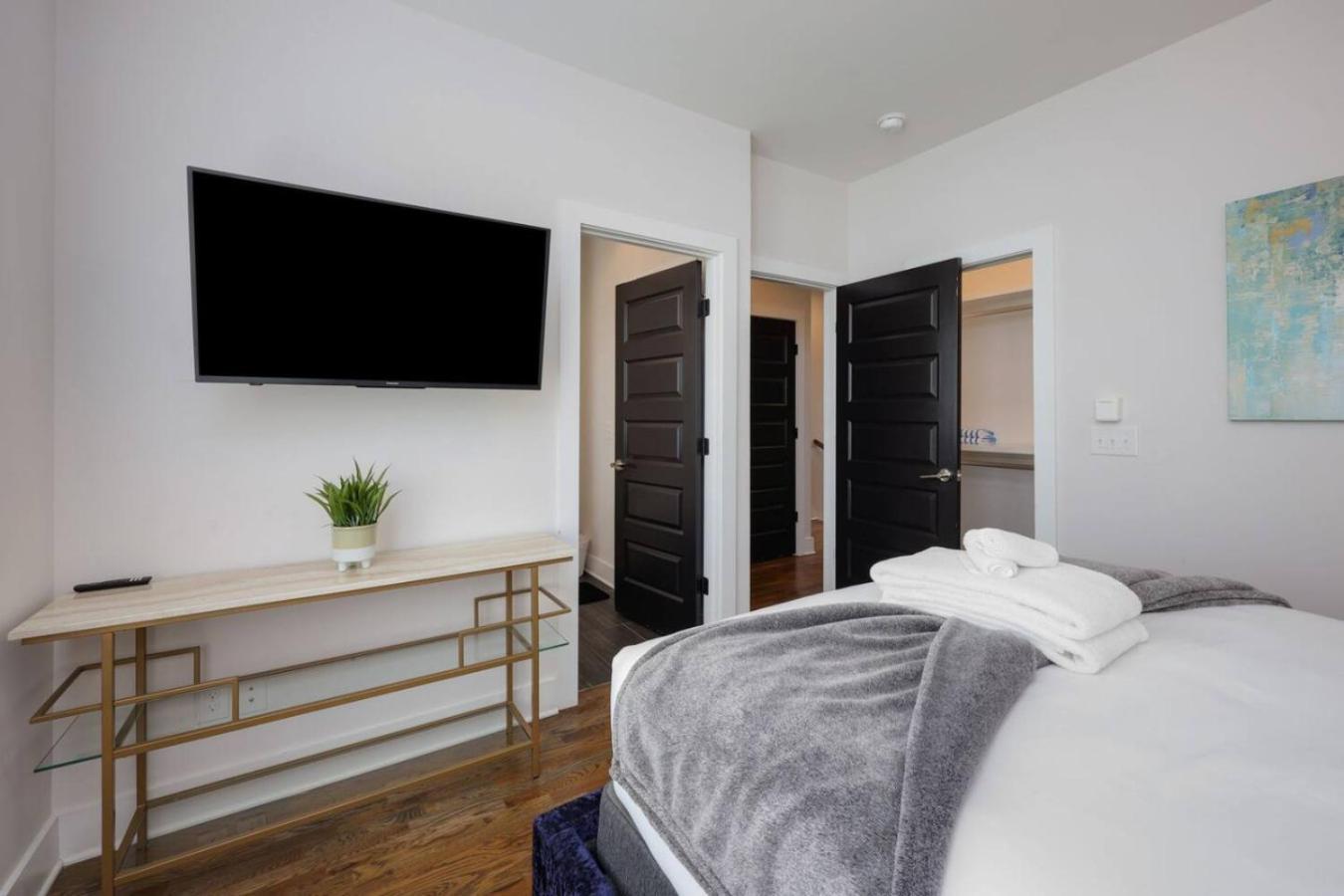 Two Townhomes - Hot Tubs And Rooftop Balconies * Nashville
