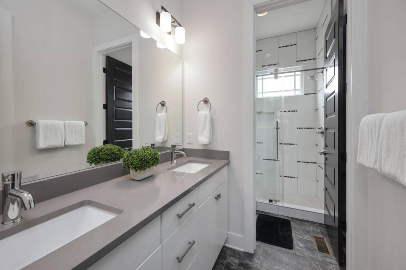 Two Townhomes - Hot Tubs And Rooftop Balconies