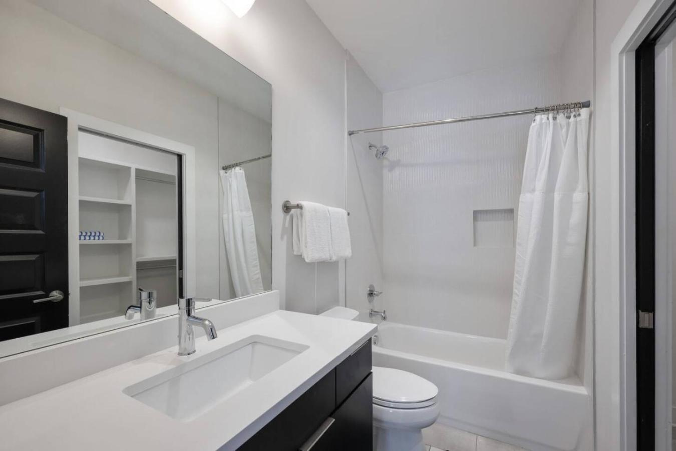 Holiday home Two Townhomes - Hot Tubs And Rooftop Balconies Nashville