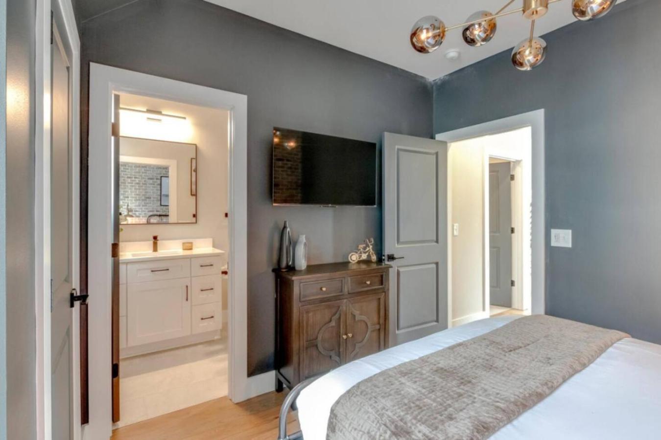 The Honkytonk Haven Hot Tub And Mini Golf Rooftop Holiday home
