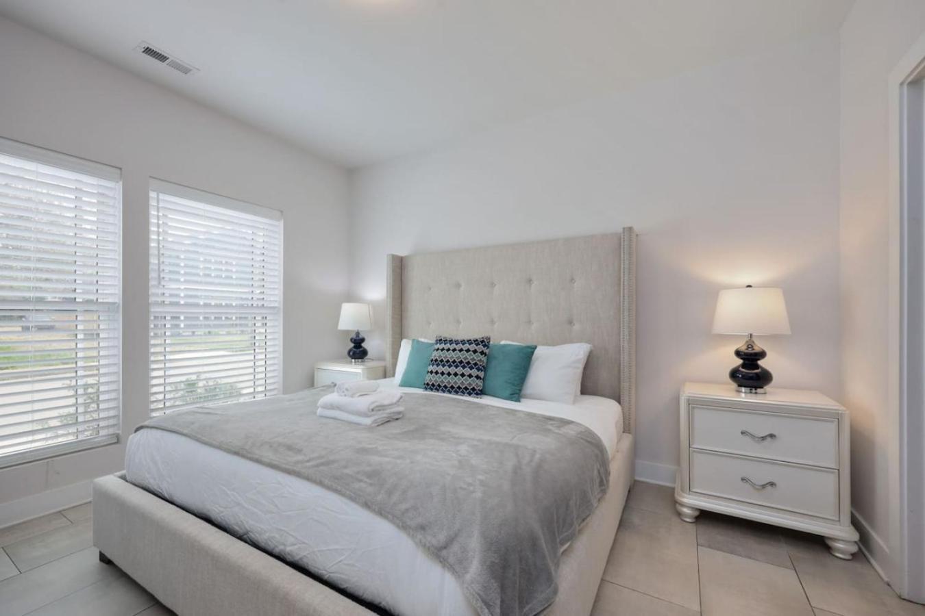 Two Townhomes - Hot Tubs And Rooftop Balconies *