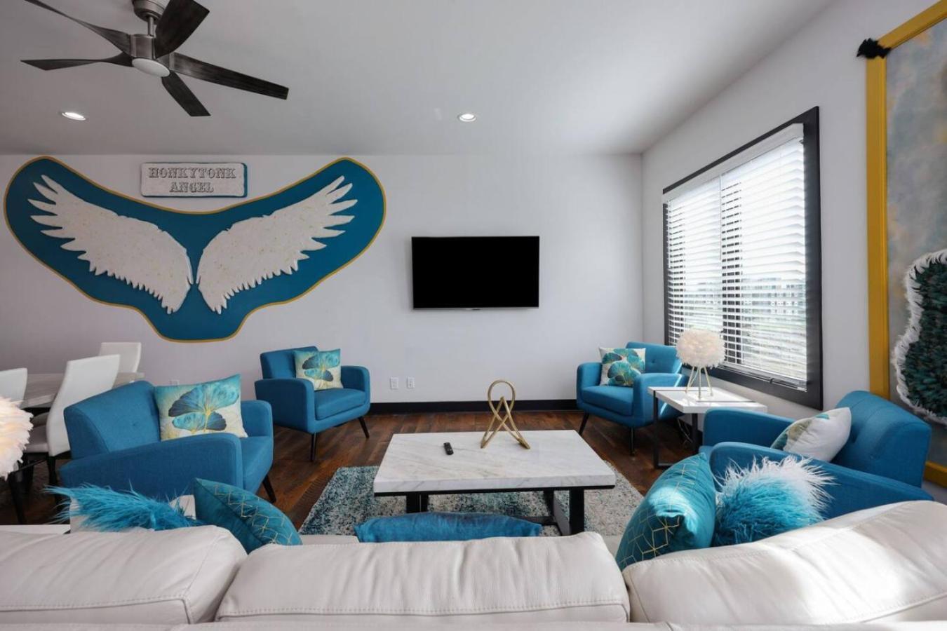 Two Townhomes- Rooftop Lounge- Hot Tub- Views Holiday home *