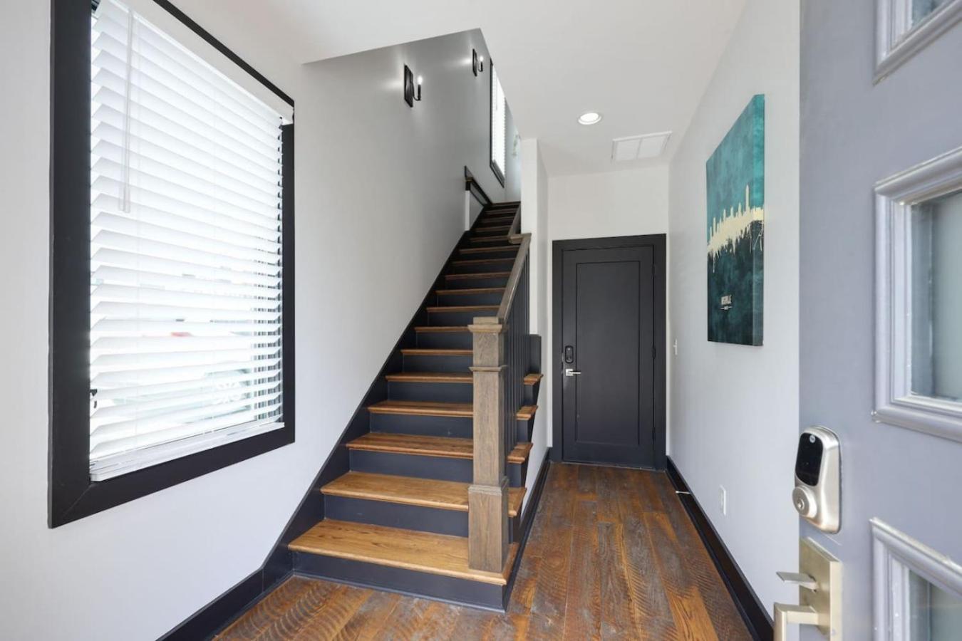 Holiday home Two Townhomes- Rooftop Lounge- Hot Tub- Views *