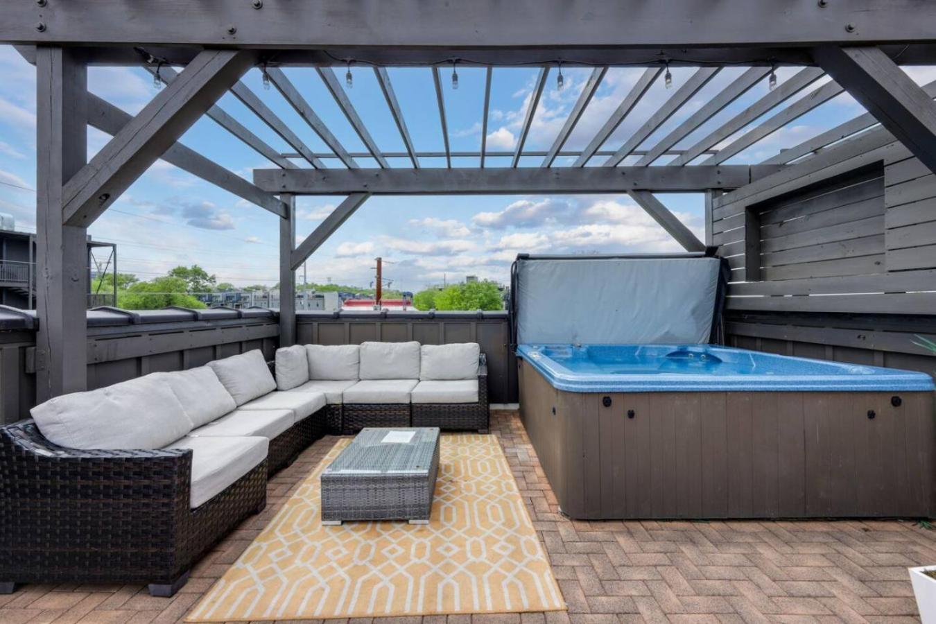 Two Townhomes - Hot Tubs And Rooftop Balconies Holiday home *