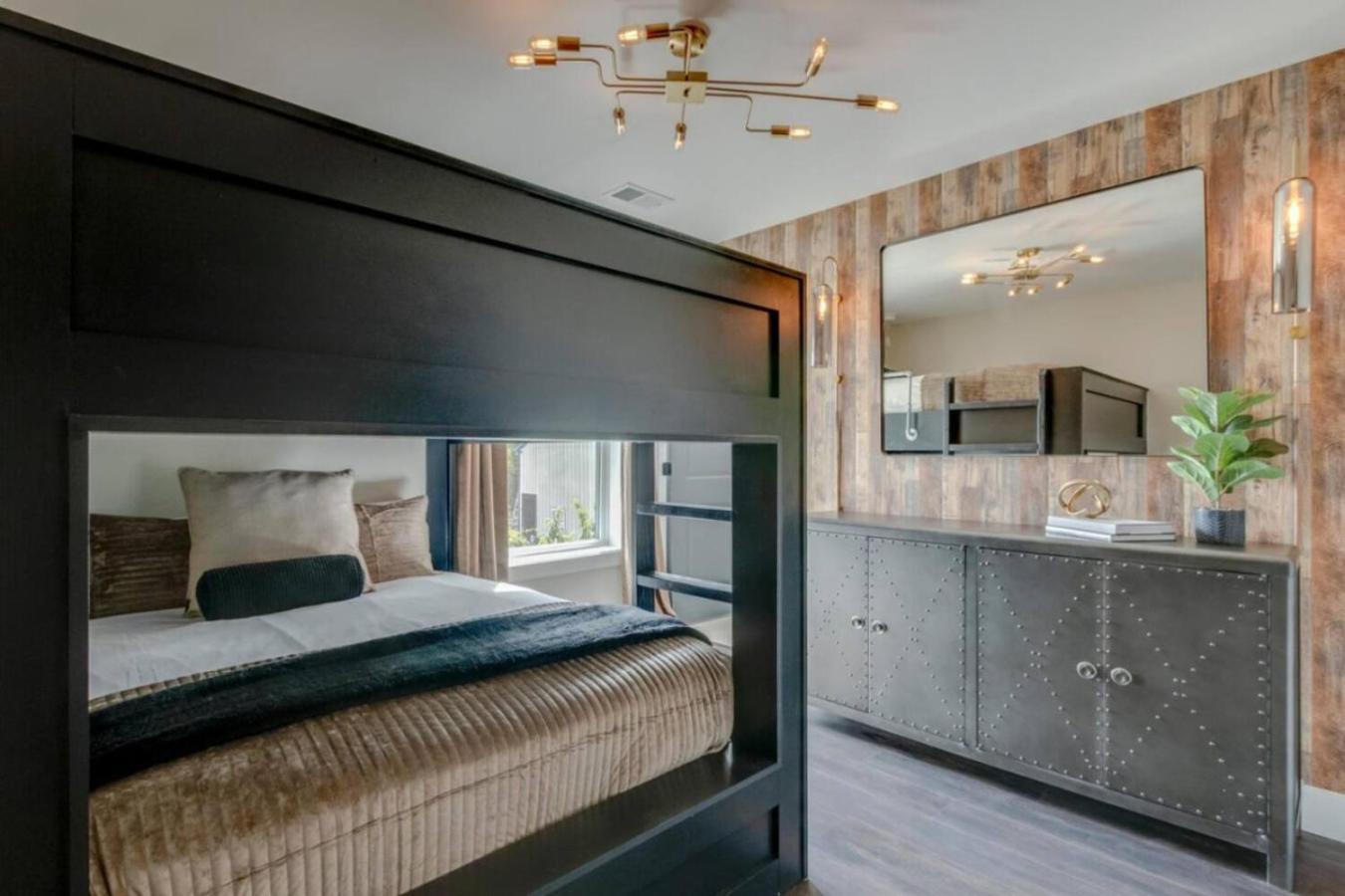 Holiday home The Honkytonk Haven Hot Tub And Mini Golf Rooftop Nashville