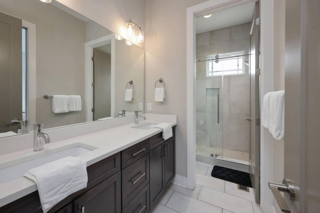 Two Townhomes - Hot Tubs And Rooftop Balconies *