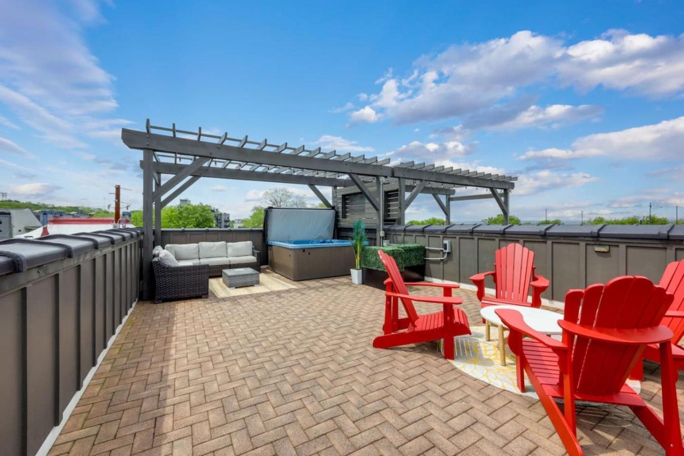Two Townhomes - Hot Tubs And Rooftop Balconies Holiday home *
